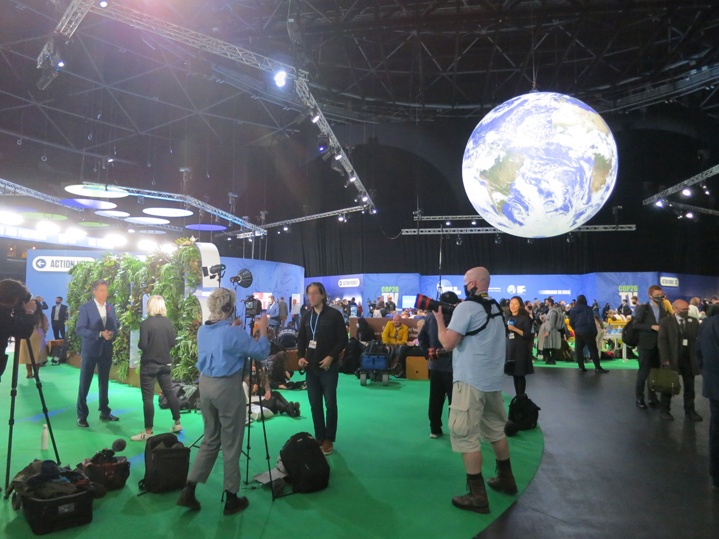 写真 巨大な3Dディスプレイが目を惹いた会場内Action Zone。
