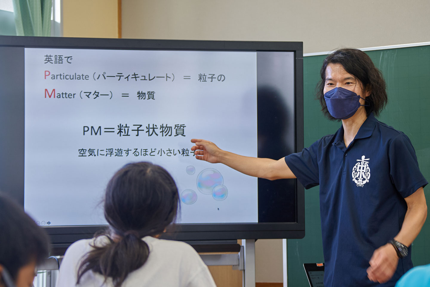 写真3　PM2.5について説明する笹川主幹研究員。