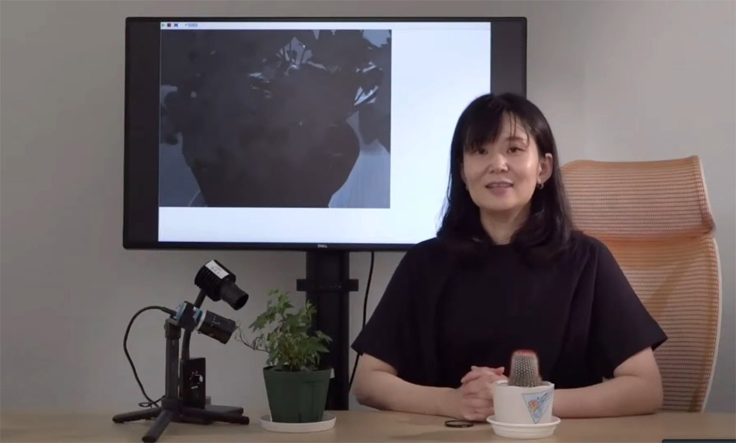 写真6 クロロフィル蛍光実験を動画で紹介しました。