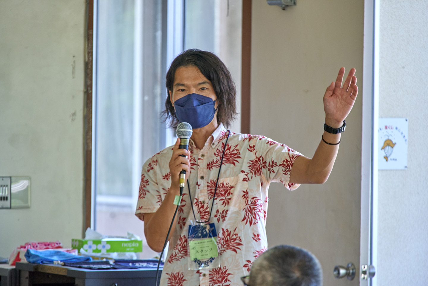 写真2　司会進行を務めた笹川主幹研究員。