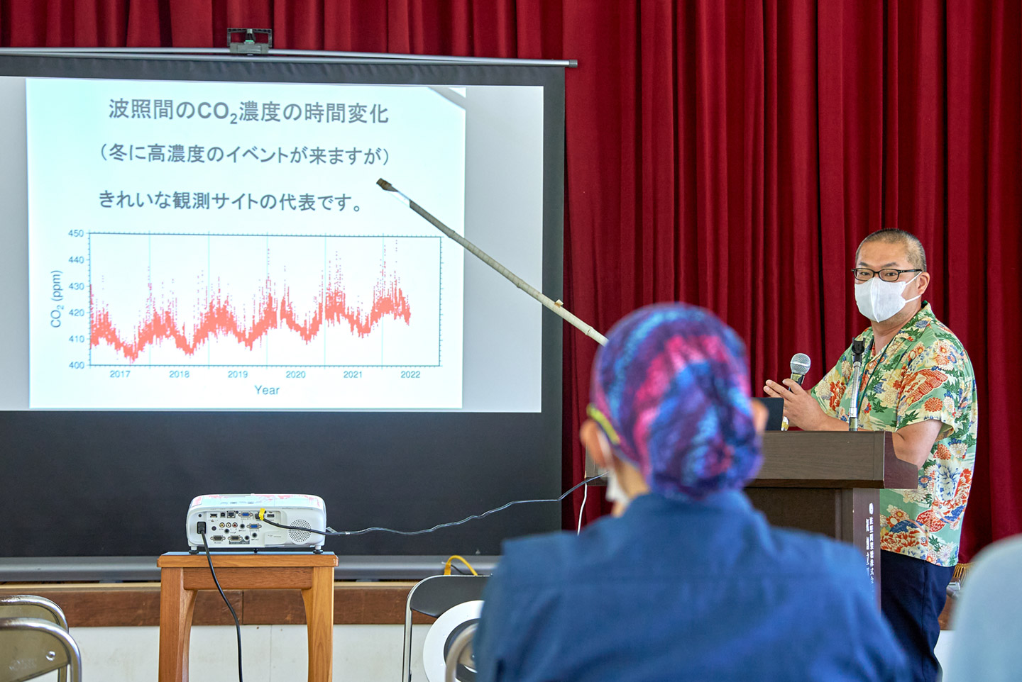 写真8 趣味の“一人飲み”は向井氏に仕込まれたものだと告白した寺尾主任研究員。
