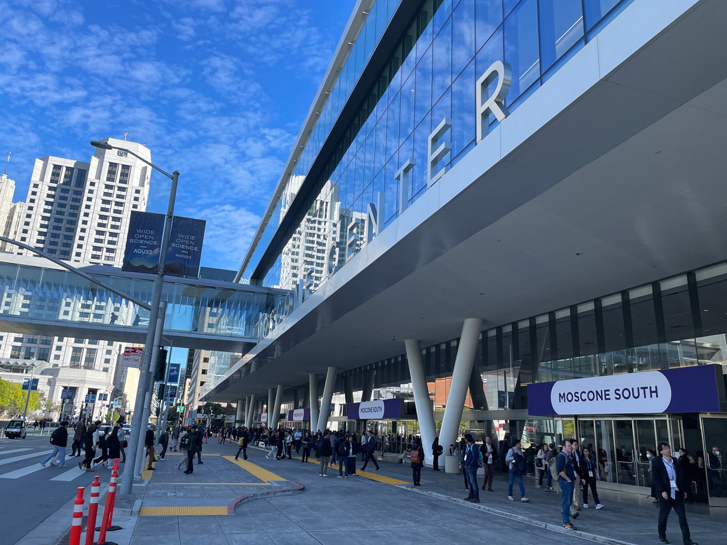 写真1．Moscone South会場入り口