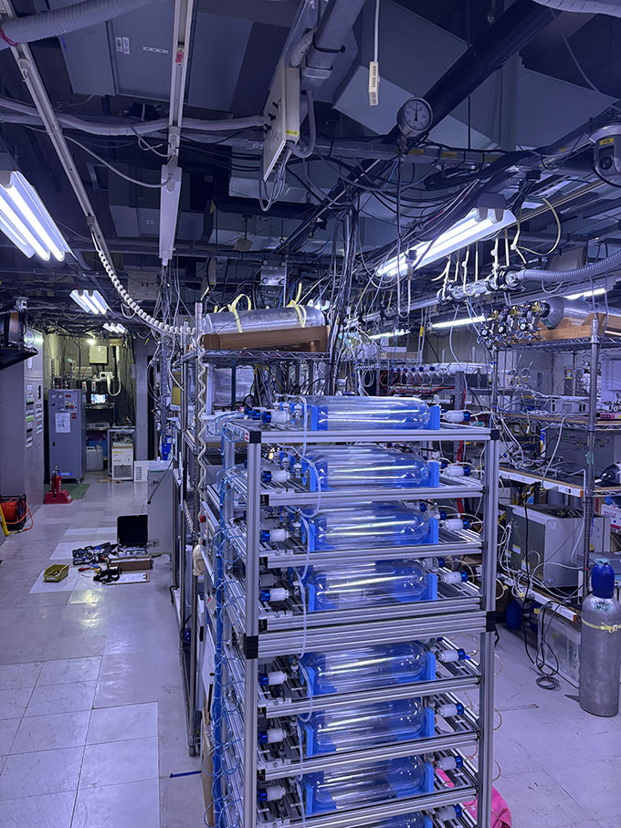 写真：ステーション内部の観測に係る装置