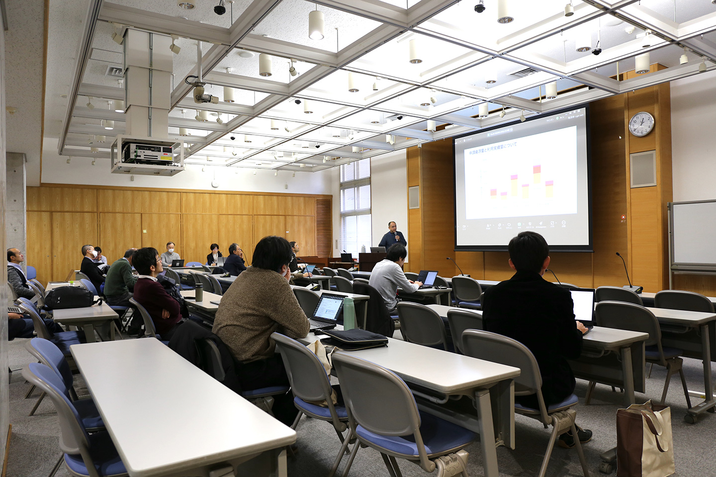 写真1. 当日の国環研会場の様子。