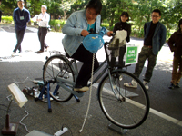 自転車発電体験